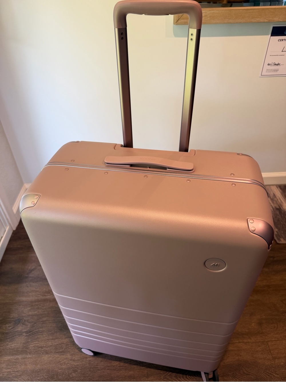 Monos Hybrid Check-In Large in Orchid | Limited Edition + Cover